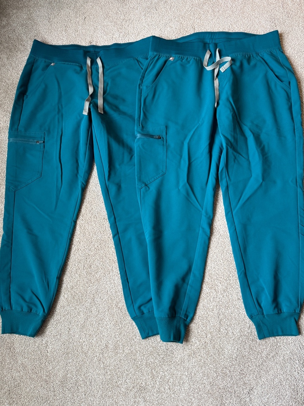 Figs Teal Women's Jogger Pants with Drawstring and Zip Pockets